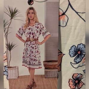 Stunning Chic Floral Print Dres NWT Size Med